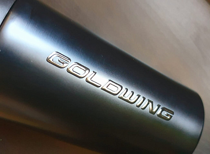 Термокружка для мотоциклиста 380мл с чёрным глянцевым логотипом Goldwing