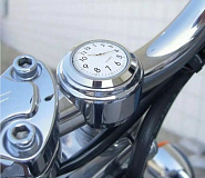 Хромированные часы с белым циферблатом, крепеж полу-цилиндр на руль